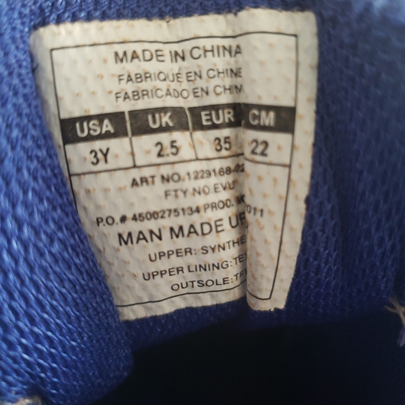 Boy’s Under Armour Baseball Cleats - Picture 4 of 16